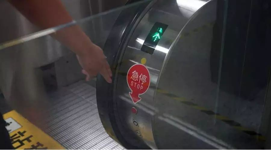 【現(xiàn)場(chǎng)】男童頑皮被扶梯夾腳-作為家長(zhǎng)你要知道的一些事情......
