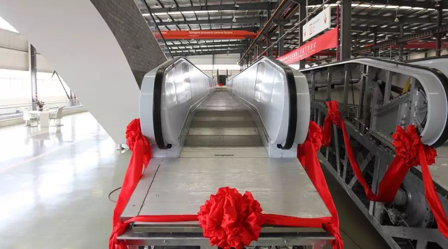 “熱火朝天迎下線，風(fēng)雨無(wú)阻忙發(fā)運(yùn)”—西尼機(jī)電 · 斯圖加特重載自動(dòng)人行道下線、發(fā)運(yùn)儀式隆重舉行！