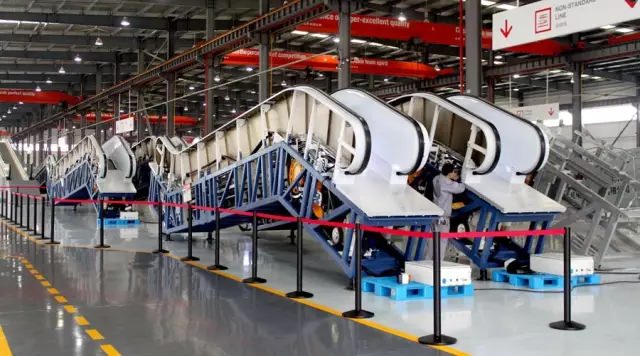 丹麥-哥本哈根公共交通型鈦金斜扶手自動(dòng)扶梯